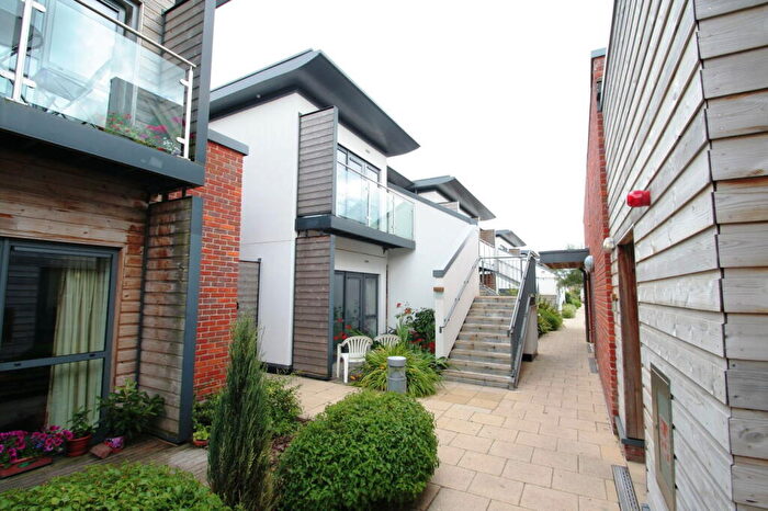 2 Bedroom Flat To Rent In Park Way, Newbury, RG14
