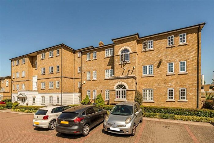 2 Bedroom Flat For Sale In Gilbert Close, Woolwich, SE18