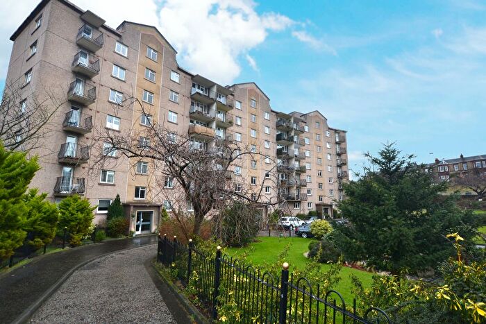 2 Bedroom Flat To Rent In Maidencraig Court, Blackhall, Edinburgh, EH4