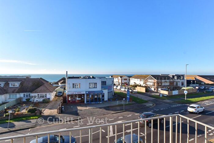 2 Bedroom Flat For Sale In Central Avenue, Peacehaven, East Sussex, BN10