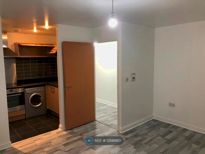 2 Bedroom Flat To Rent In Draper Close, Grays RM20