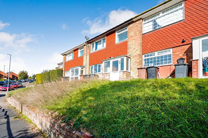 3 Bedroom Terraced House For Sale In Brendon Avenue, Luton, LU2