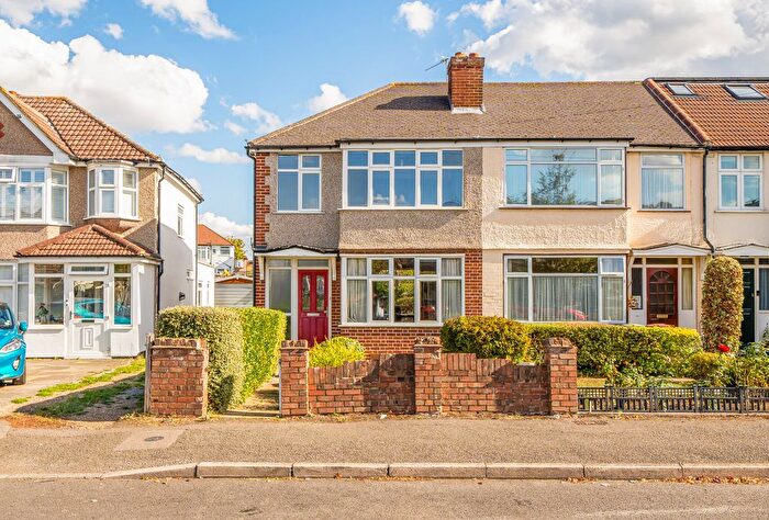 3 Bedroom End Terrace House For Sale In Henley Avenue, Cheam, Sutton, SM3