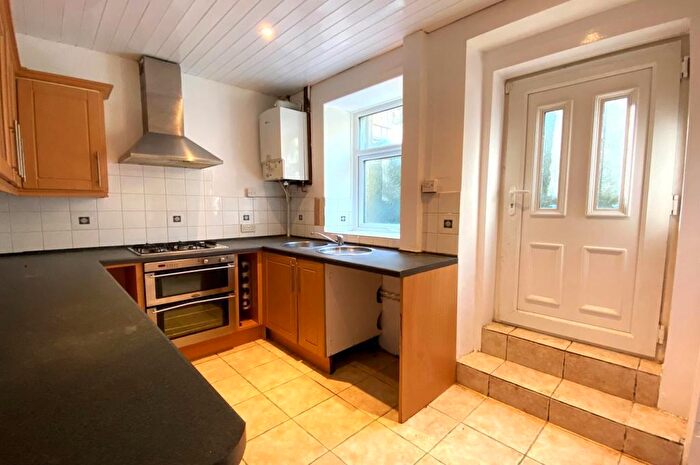 2 Bedroom House To Rent In Burnley Rd E, Rossendale, BB4