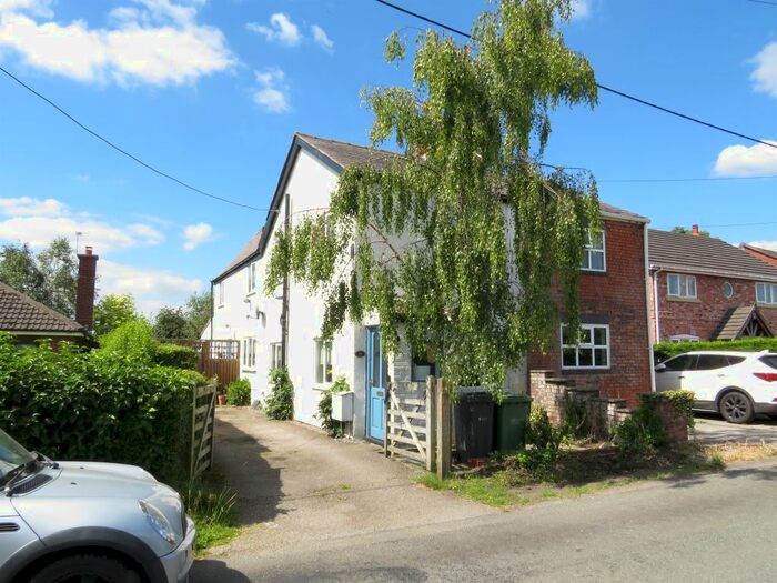 3 Bedroom Semi-Detached House For Sale In Birches Lane, Lostock Green, Northwich, CW9