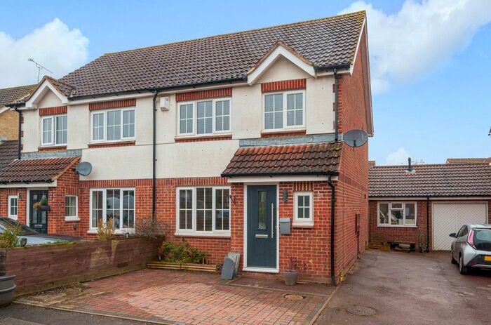 3 Bedroom Semi-Detached House For Sale In Highdowns, Hatch Warren, Basingstoke, RG22