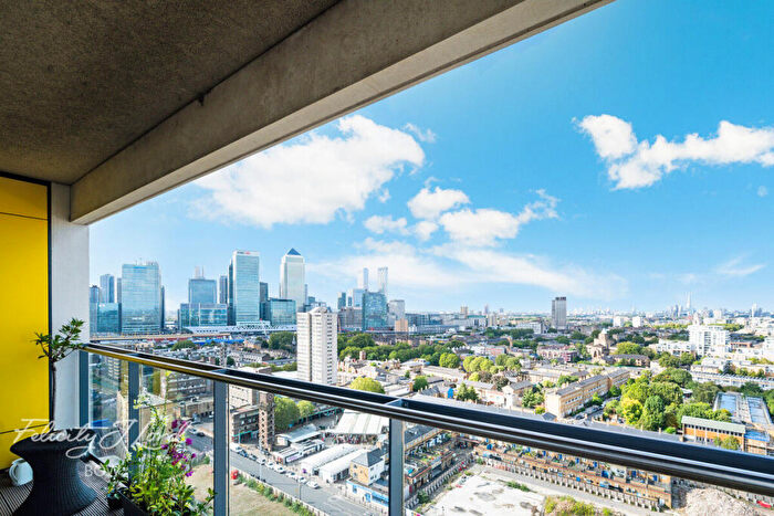 2 Bedroom Apartment For Sale In Hay Currie Street, London, E14