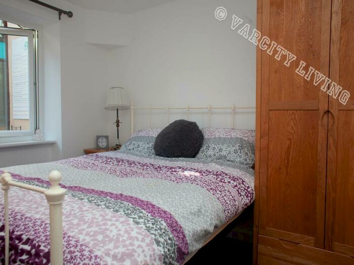 4 Bedroom House To Rent In Glanrafon Road, Bangor, Gwynedd, LL57