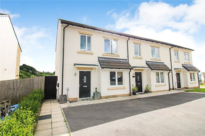 3 Bedroom End Of Terrace House For Sale In Oakmoor Avenue, Keighley, West Yorkshire, BD21