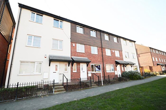 4 Bedroom Town House To Rent In Amberton Road, Gipton, Leeds, West Yorkshire., LS8