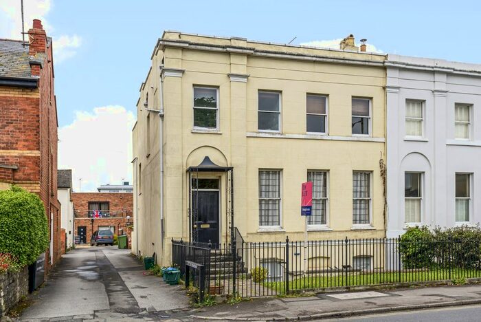 2 Bedroom Flat To Rent In Hewlett Road, Cheltenham, GL52