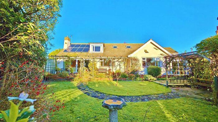 4 Bedroom Chalet For Sale In Hadleigh Road, Frinton-On-Sea, CO13