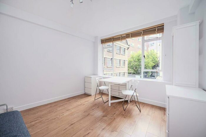 Studio To Rent In Charterhouse Square, Clerkenwell, London, EC1M