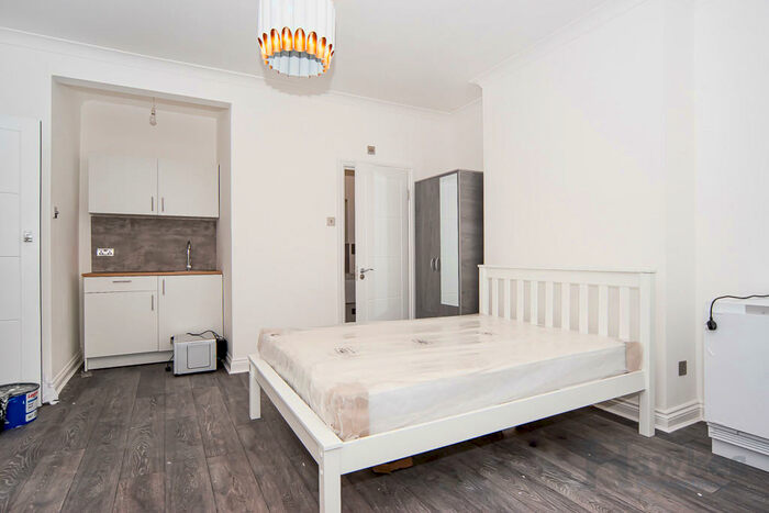 Studio To Rent In Norfolk Avenue, London, N13