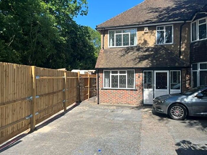 4 Bedroom Semi-Detached House To Rent In Vernon Walk, Tadworth, KT20
