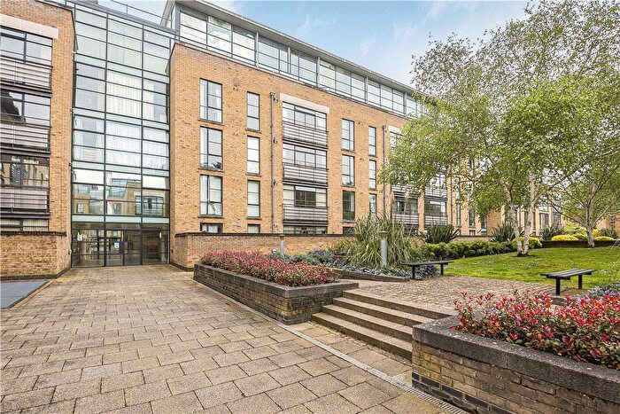 1 Bedroom Flat For Sale In Town Meadow, Brentford, TW8