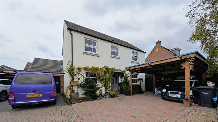 3 Bedroom Detached House For Sale In Wainfleet Avenue, Kingsway, Gloucester, GL2