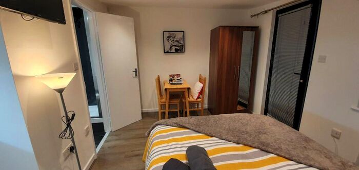 1 Bedroom Flat To Rent In James Avenue, London, NW2
