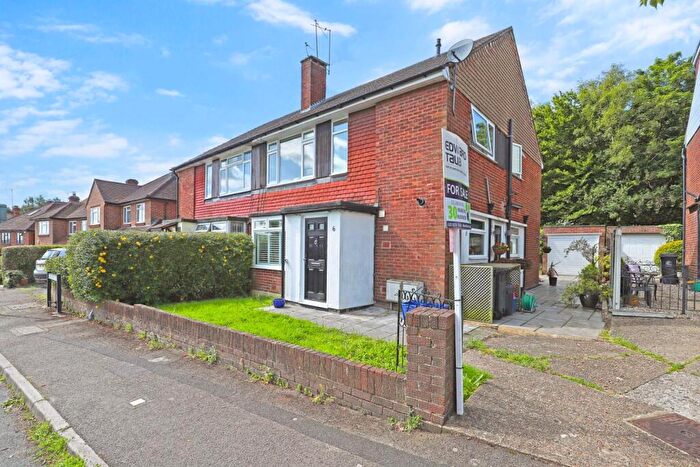 2 Bedroom Flat For Sale In Wimborne Close, Buckhurst Hill, IG9
