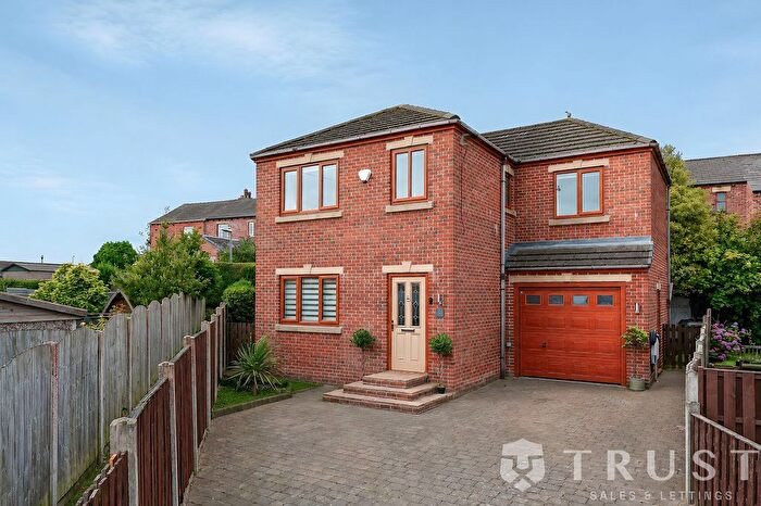 4 Bedroom Detached House For Sale In Sunnyside Avenue, Robertttown, WF15