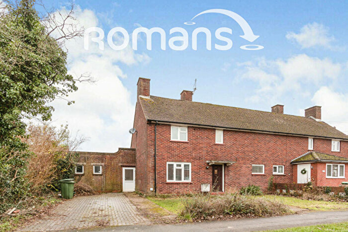 3 Bedroom Semi-Detached House To Rent In Pemerton Road, RG21