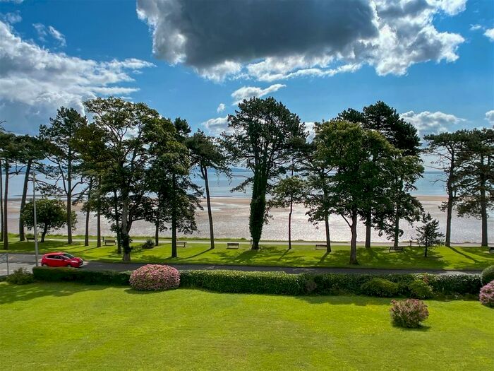 2 Bedroom Flat For Sale In Gullivers Close, West Cross, Swansea, SA3