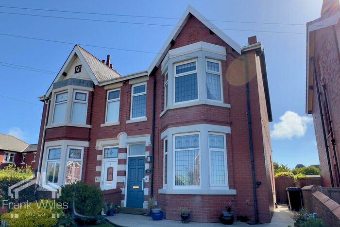 2 Bedroom Flat To Rent In Beach Avenue, Lytham St. Annes, FY8