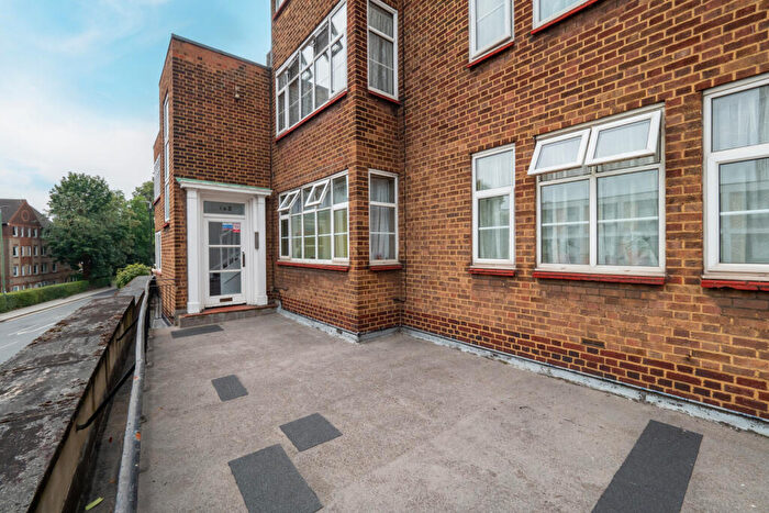 3 Bedroom Apartment To Rent In Brighton Road, Sutton, SM2