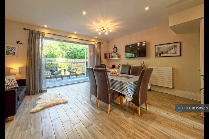 4 Bedroom Semi-Detached House To Rent In Wellston Crescent, London, N14