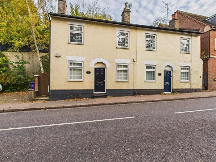 2 Bedroom House To Rent In Park Street, Hitchin, SG4