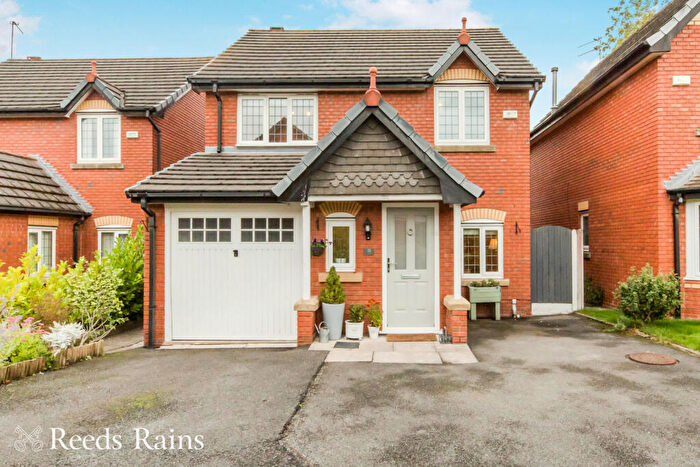 3 Bedroom Detached House For Sale In Rotherhead Drive, Macclesfield, Cheshire, SK11