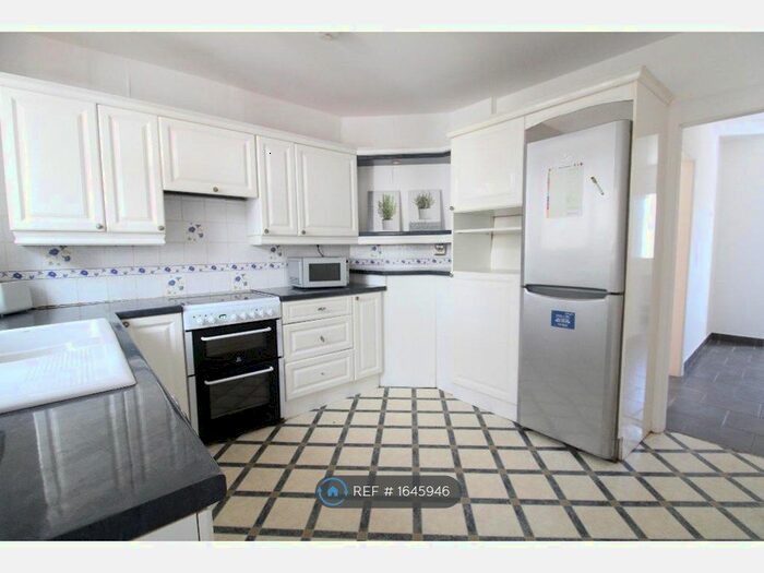 4 Bedroom Semi-Detached House To Rent In Charter Avenue, Coventry, CV4