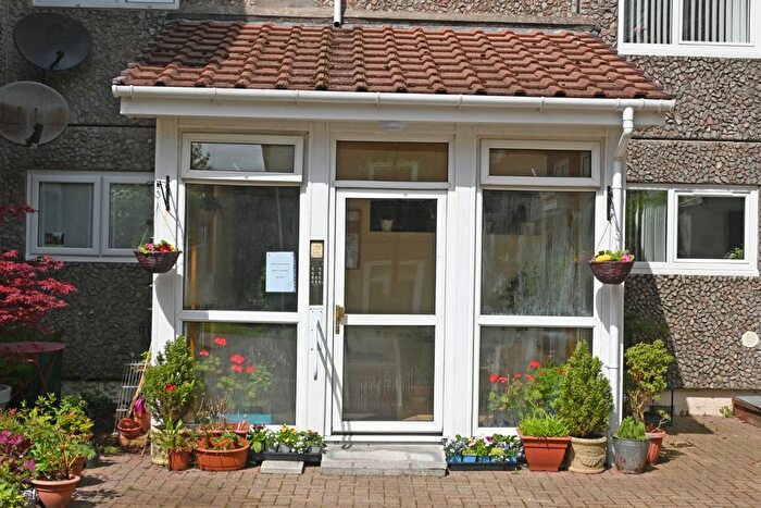 2 Bedroom Flat For Sale In Fairhaven, Kirn, Dunoon, Argyll And Bute, PA23