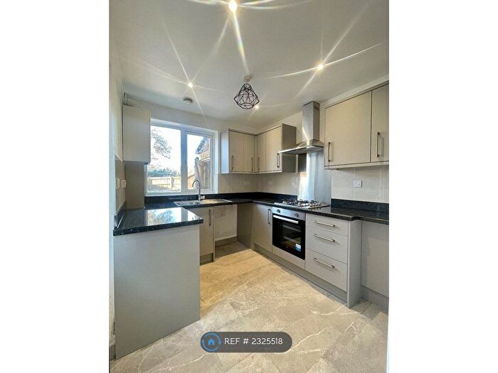 3 Bedroom Semi-Detached House To Rent In Richmond Hill, Luton, LU2