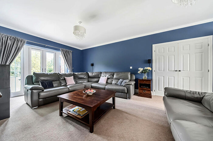 5 Bedroom Detached House For Sale In Maple Place, Four Marks, Alton, Hampshire, GU34