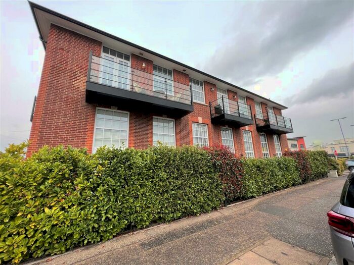 2 Bedroom Apartment To Rent In London Road, Leigh-On-Sea, SS9