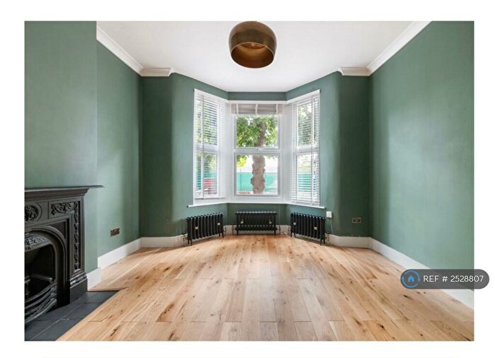 2 Bedroom Flat To Rent In Francis Road, London, E10