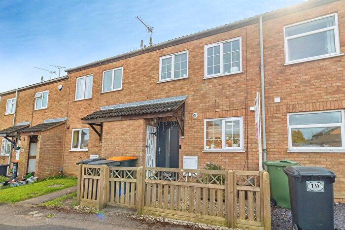 2 Bedroom Terraced House For Sale In Hornbeam Close, Leighton Buzzard, LU7