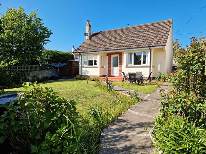2 Bedroom Bungalow To Rent In Victoria Road, Bude, EX23