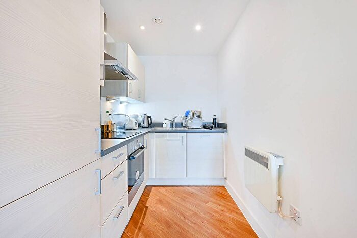 1 Bedroom Flat For Sale In Uxbridge Road, Acton, London, W3