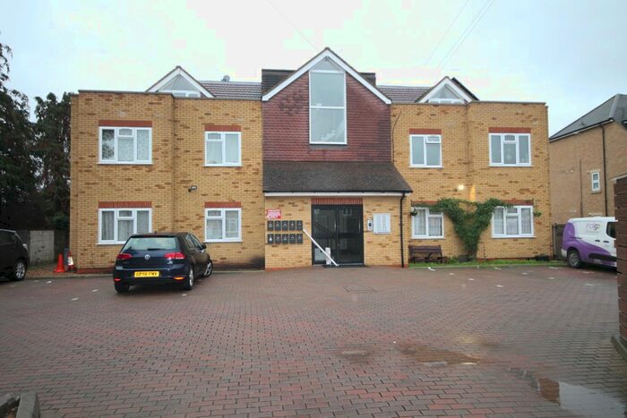 2 Bedroom Flat To Rent In Broadview, Long Lane, TW19