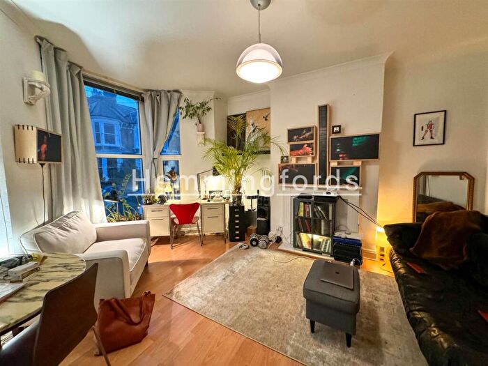 2 Bedroom Apartment To Rent In Alconbury Road, Hackney, E5