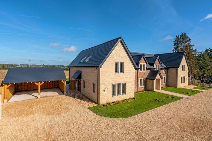 4 Bedroom End Of Terrace House For Sale In New Road, Studley, Calne, SN11