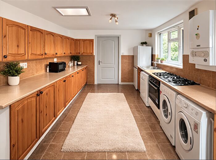 1 Bedroom Semi Detached House To Rent In Raddlebarn Road, Birmingham, B29