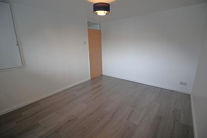 2 Bedroom Flat To Rent In Evesham Walk, Middleton, M24