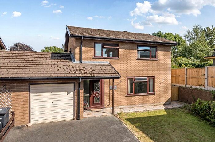 3 Bedroom Link Detached House For Sale In Cae Castell, Builth Wells, Powys, LD2