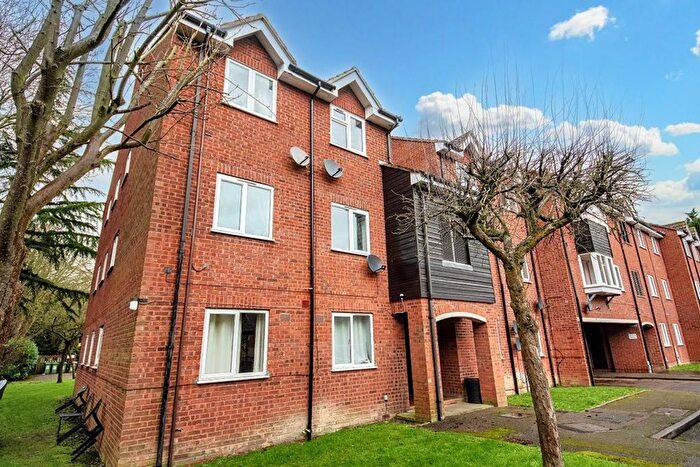 1 Bedroom Flat To Rent In Millstream Close, Hitchin, SG4