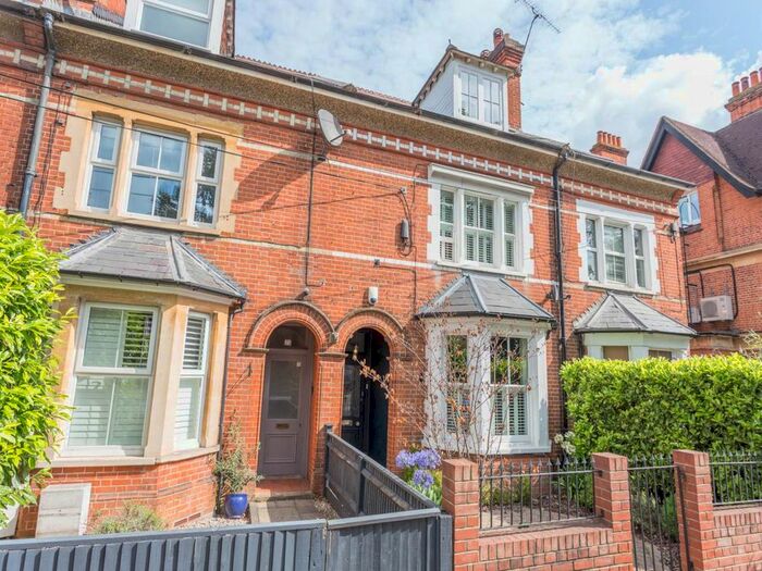 2 Bedroom Flat To Rent In London Road, Ascot, Berkshire, SL5