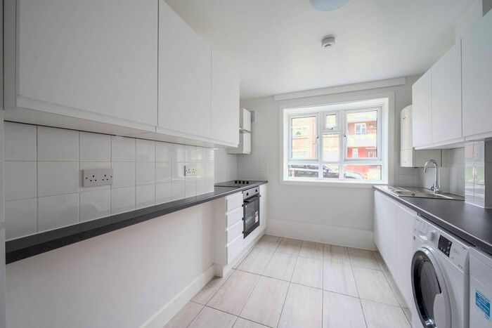 2 Bedroom Flat To Rent In Gap Road, Wimbledon, London, SW19