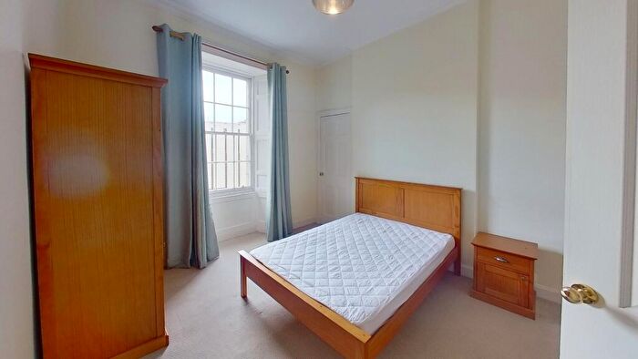 2 Bedroom Flat To Rent In Cheyne Street, Edinburgh, EH4